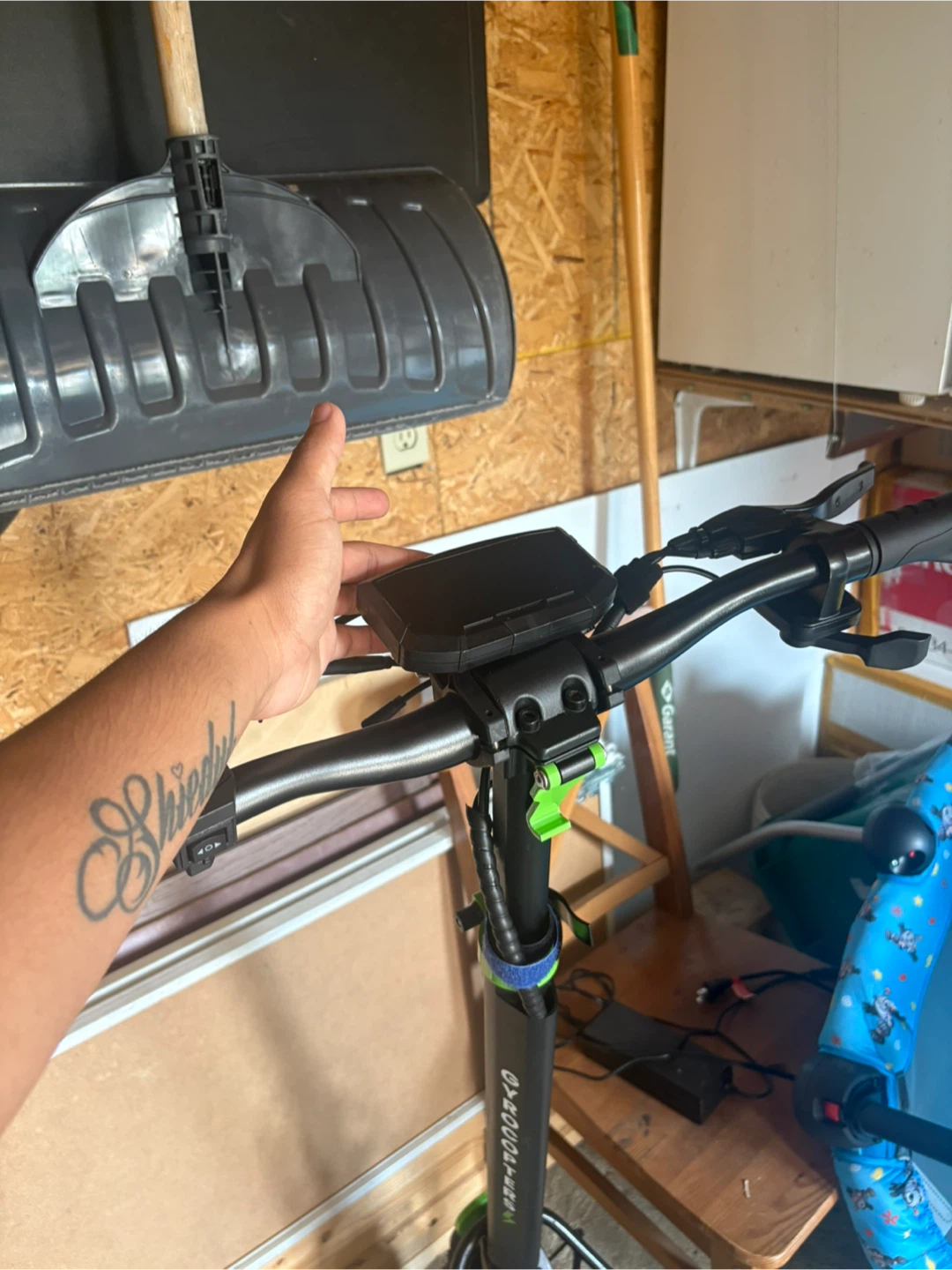 Gyroor P4-AIO3.0 Electric Scooter - photo 4