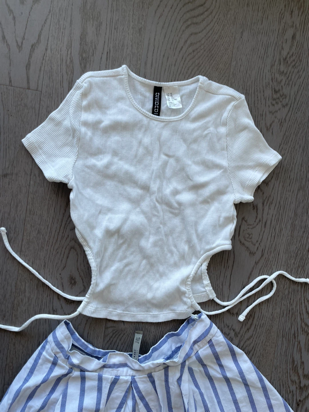 Divided H&M White Ribbed Cut-out Top & Striped Skirt Set - photo 4
