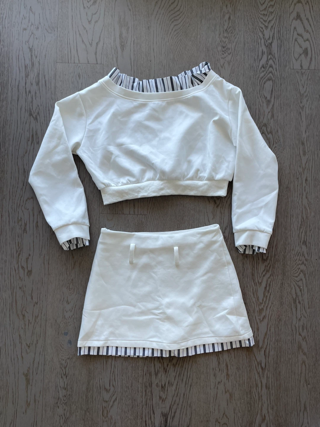 White Crew Neck Sweatshirt and Skirt Set, size small