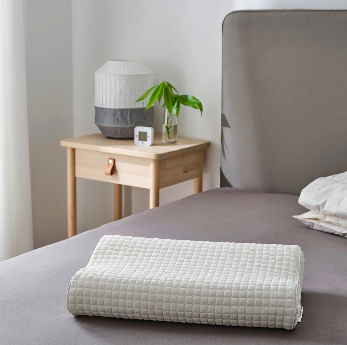 [LAST CHANCE - 2 DAYS LEFT] 2 IKEA Ergonomic Memory Foam Pillows - photo 5