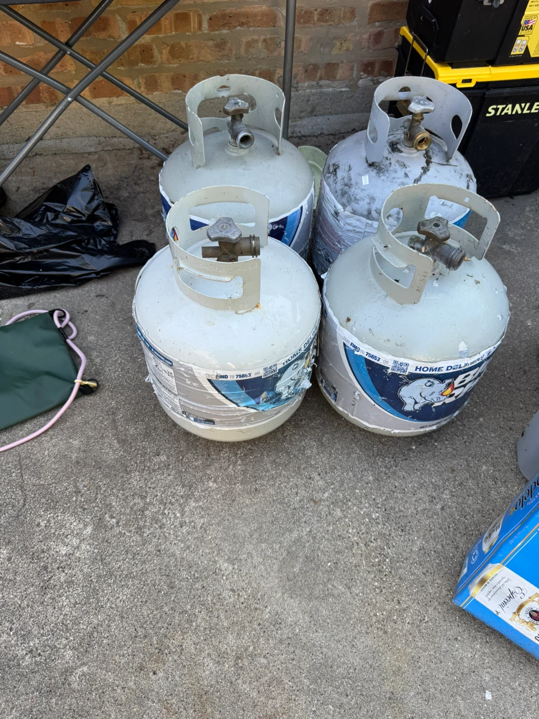Set of 4 Propane Tanks - photo 2