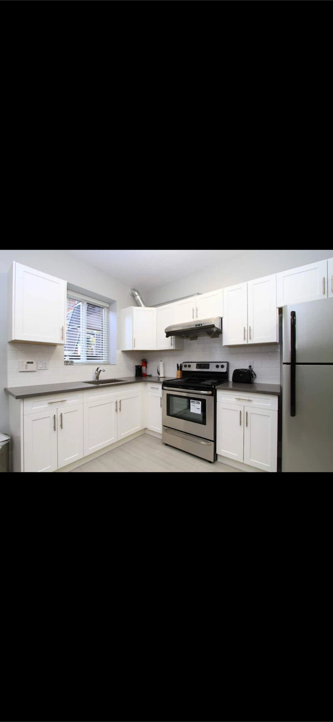 Bright 1 Bedroom Basement Suite – Available July 15 - photo 4