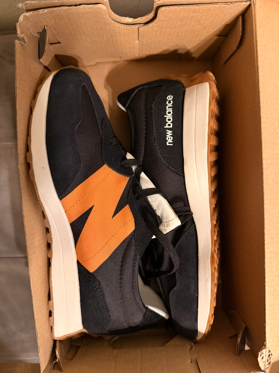New Balance 327 Shoes - Black Orange