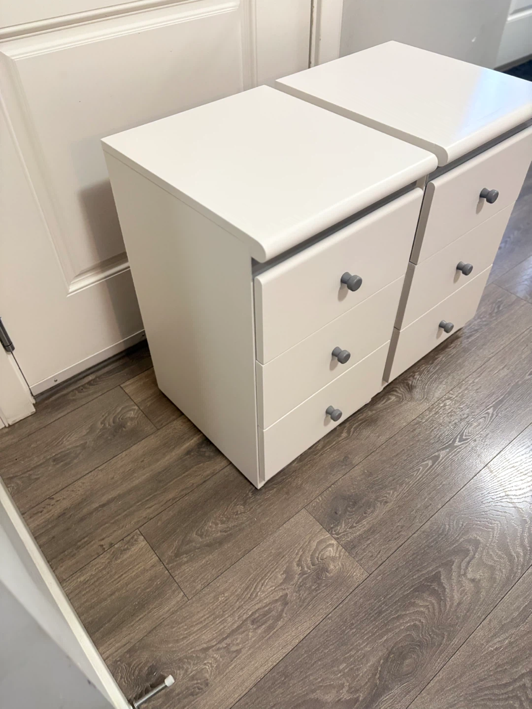 Pair of White 3-Drawer Nightstands - photo 4