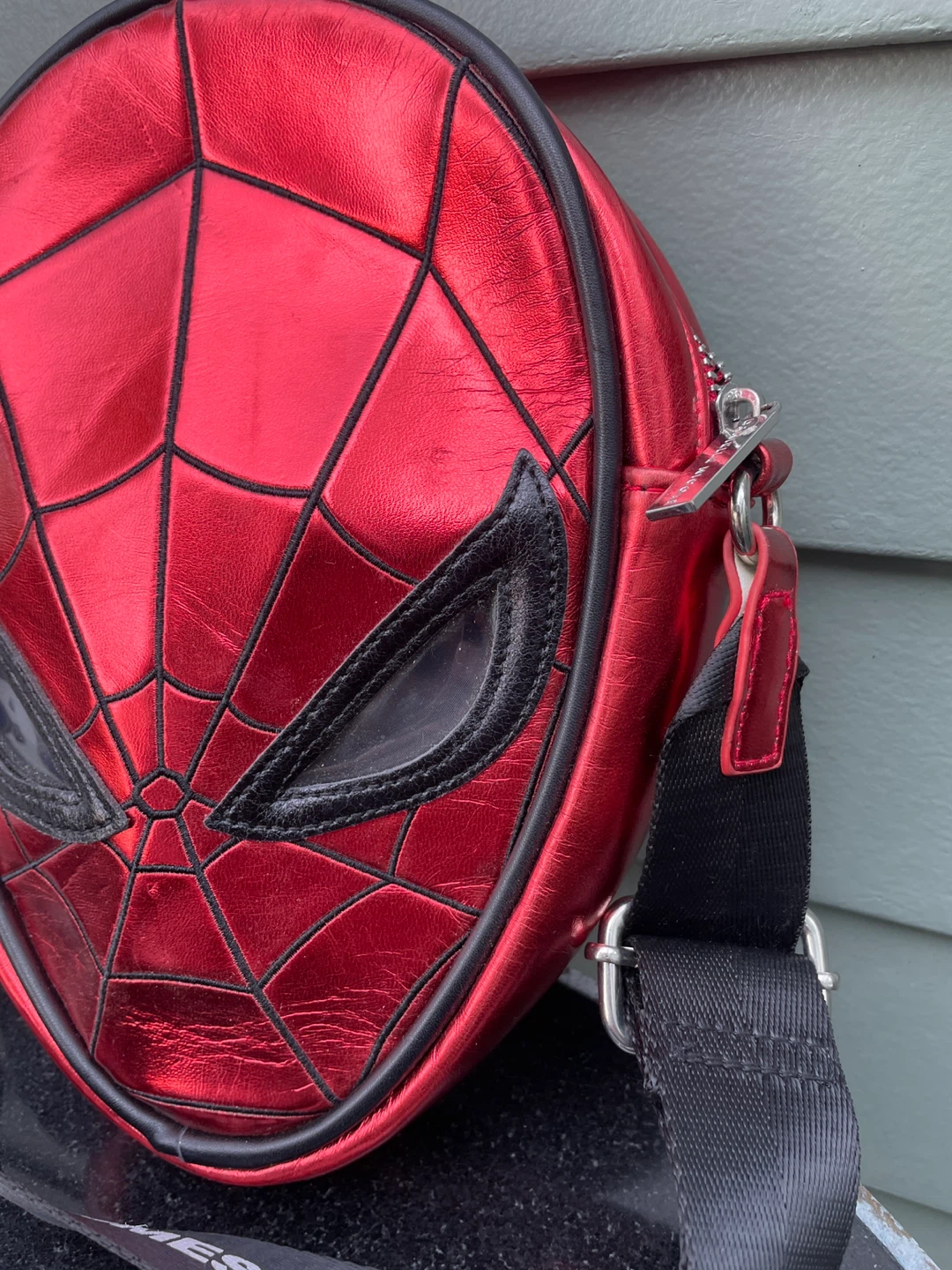 Danielle Nicole Marvel Spiderman Face Crossbody Bag - photo 3