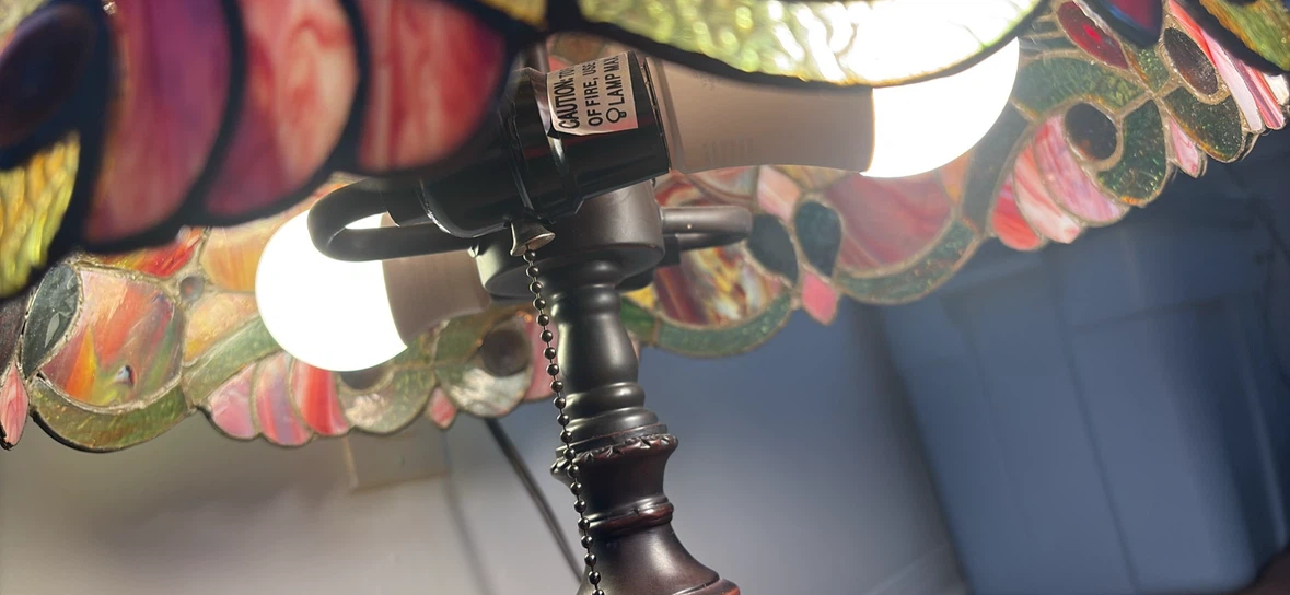 Tiffany Style Stained Glass Table Lamp - photo 5