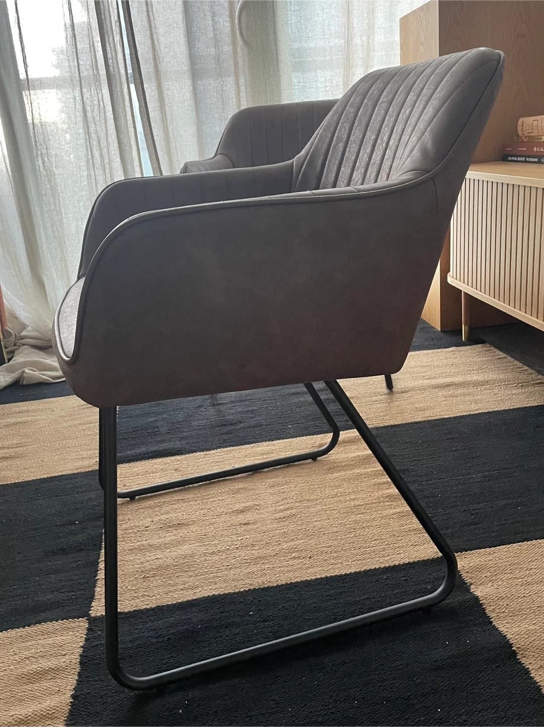 Two chairs in great condition - photo 3