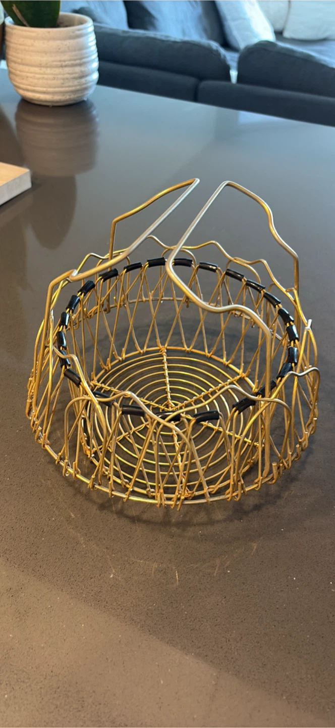 Expandable Gold Wire Fruit Basket