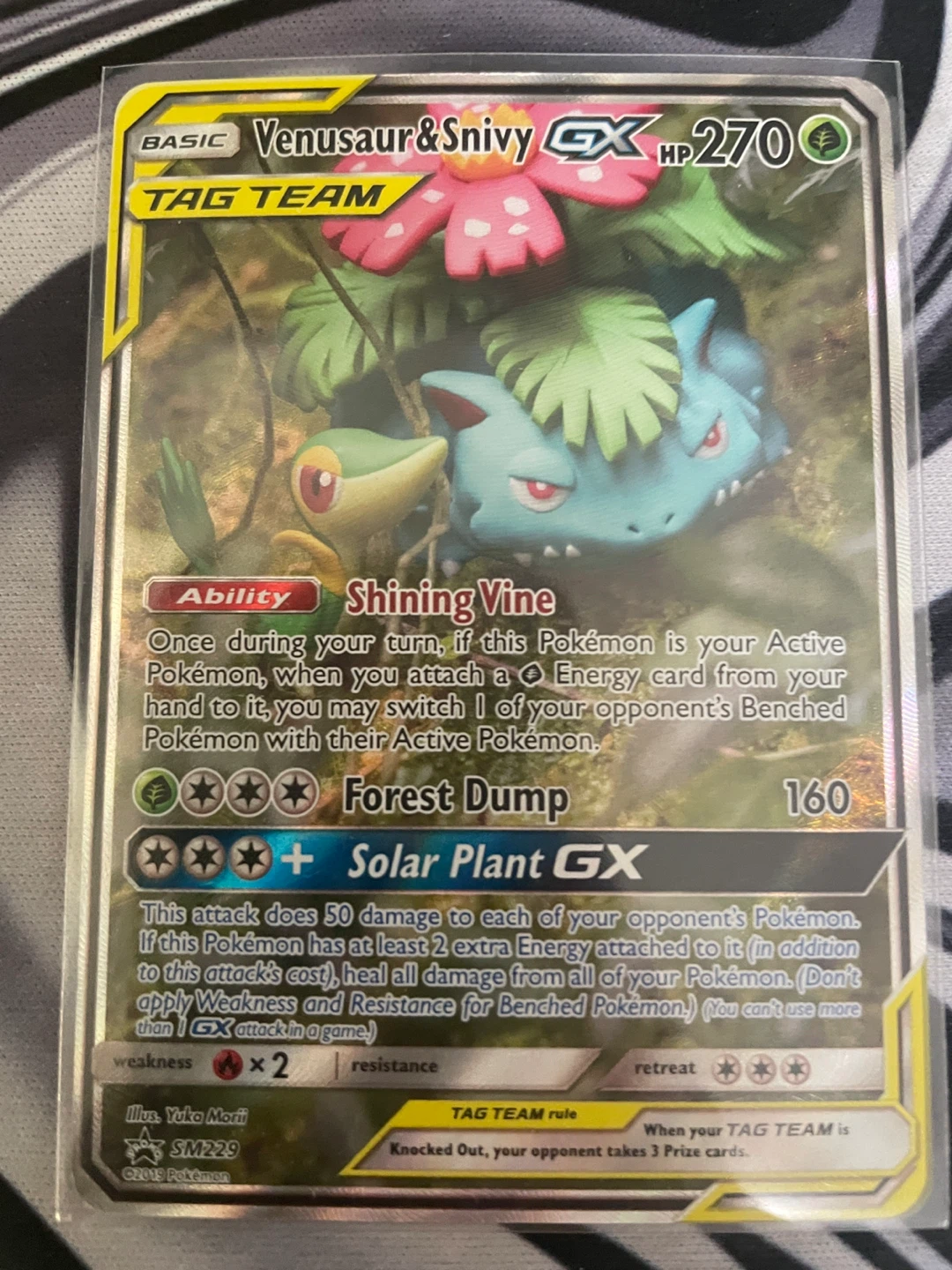 Venusaur & Snivy GX Tag Team Pokemon Card