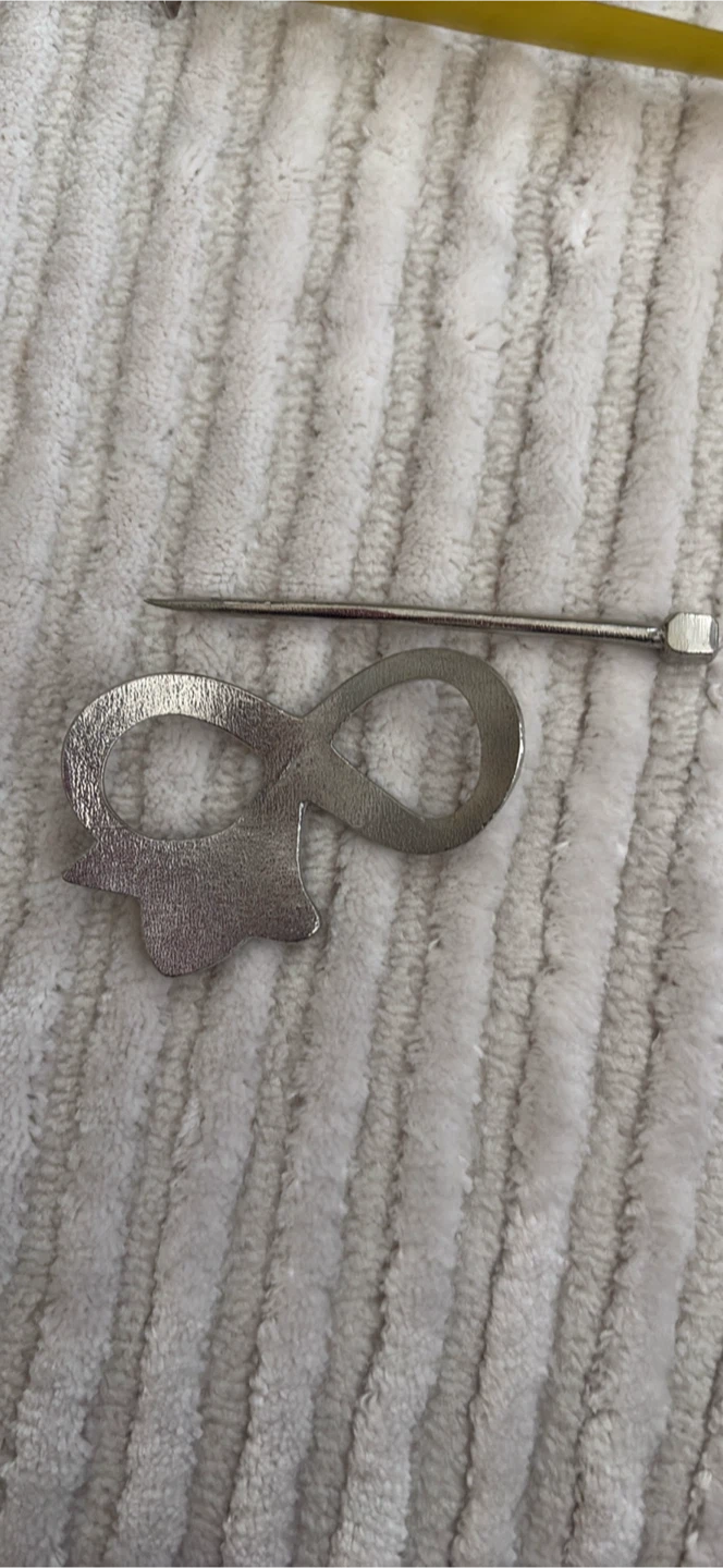 Metal Brooch Pin - photo 3