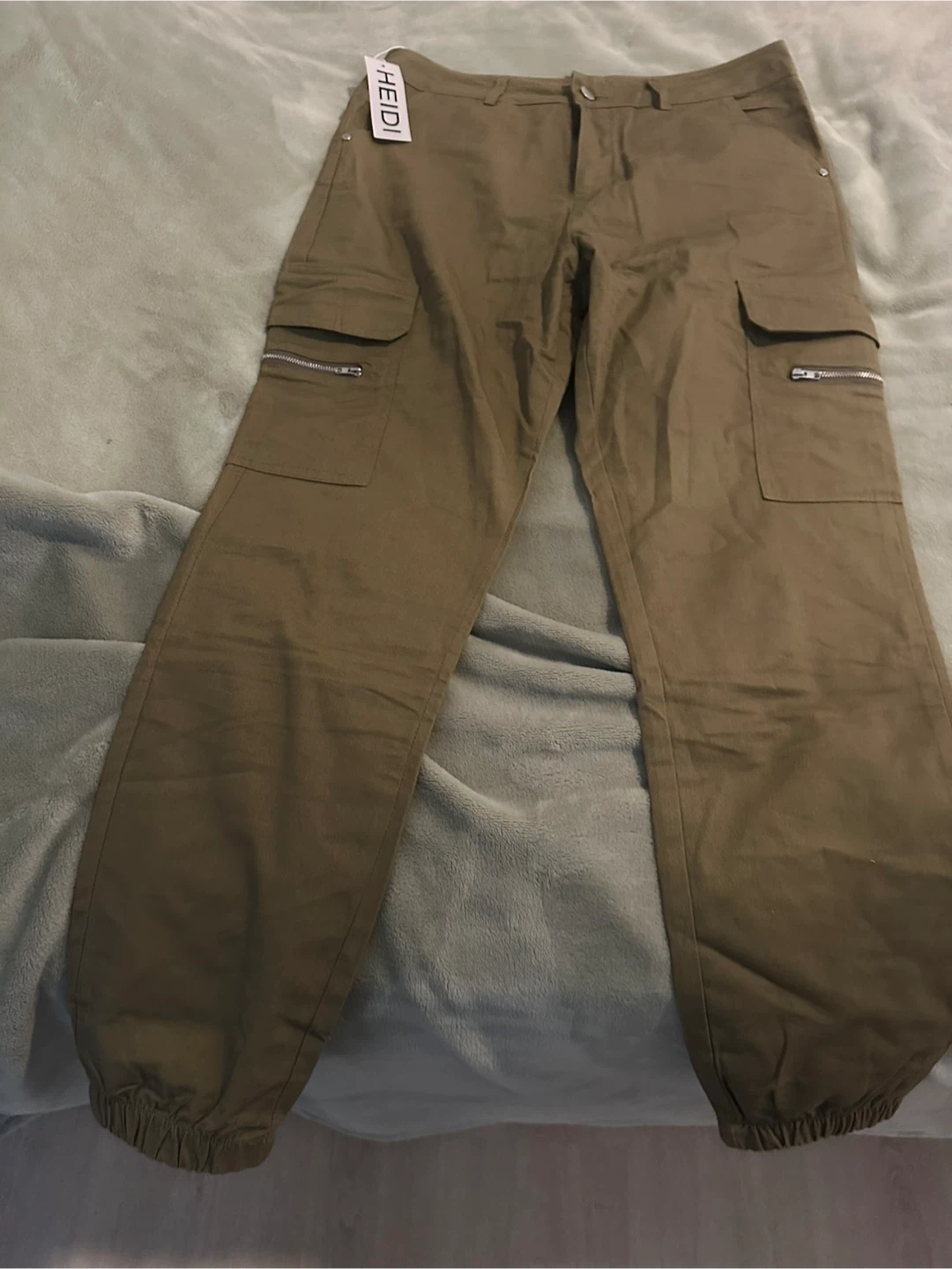 Men’s medium Heidi Cargo Pants