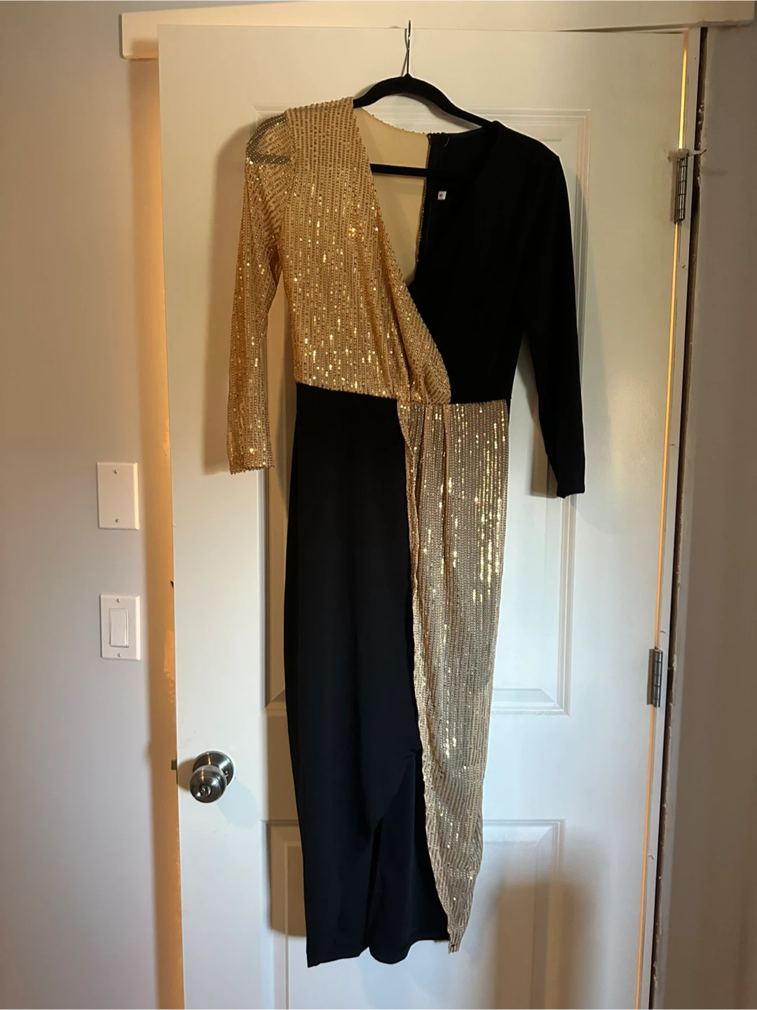 Black & Gold Sequin Long Sleeve Dress