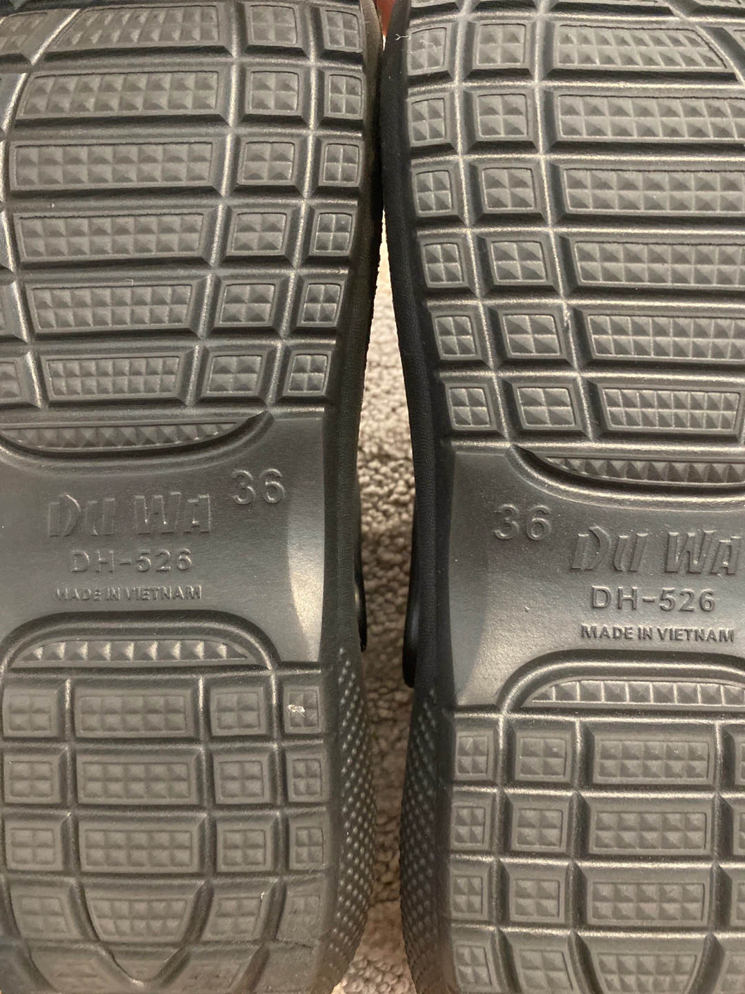 Croc-Style Foam Clogs – Good Condition – Size 6 - photo 2