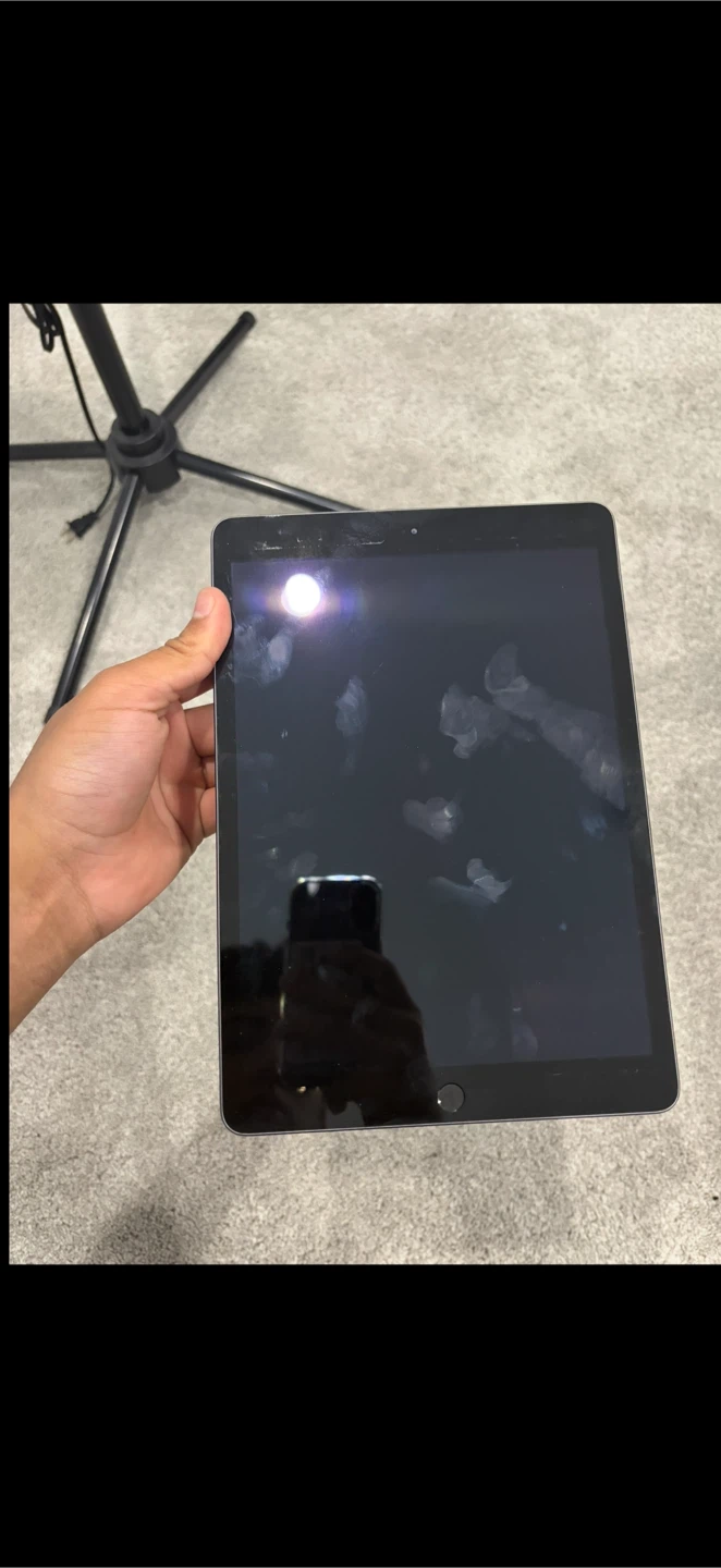 Apple iPad 8th Gen - photo 2