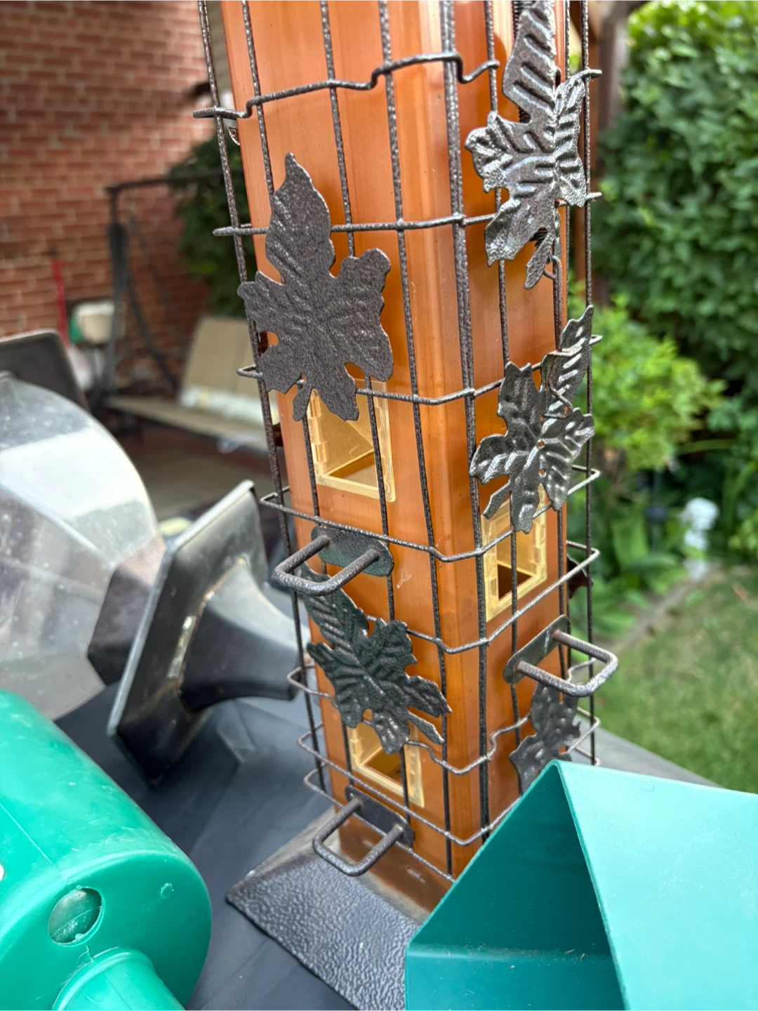 2 bird feeders and 2 scoops - photo 4