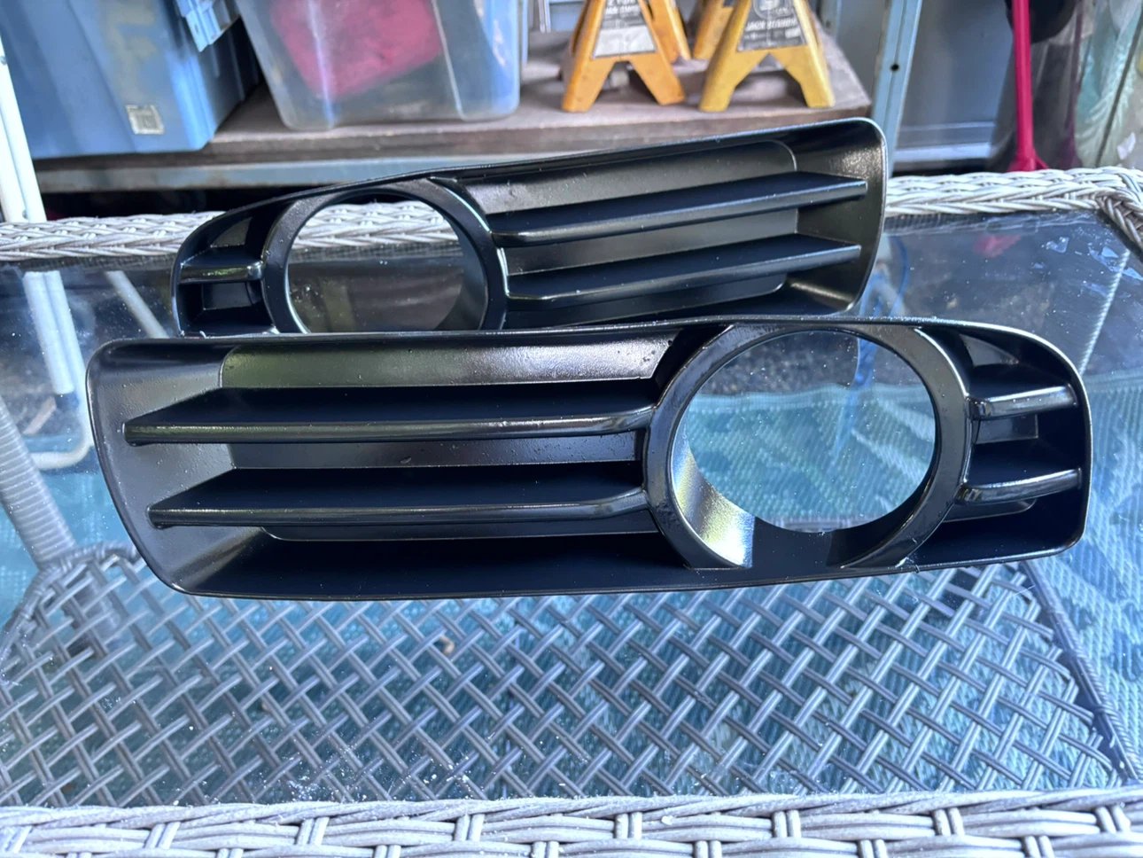 Pair of Black Grille Inserts 05 Chrysler 300