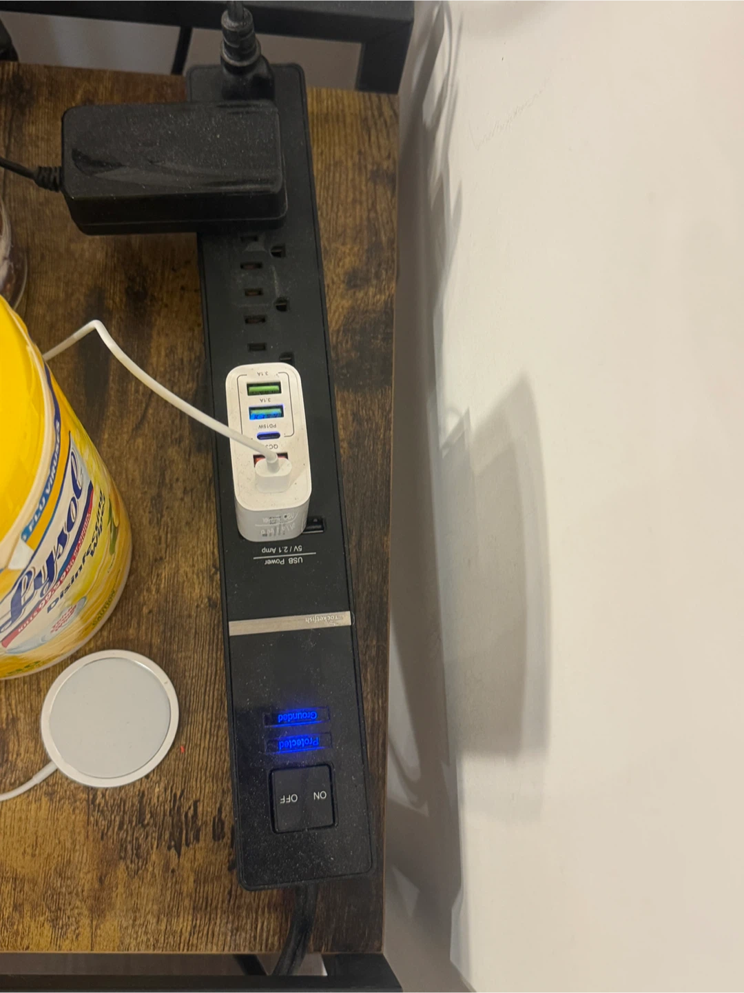 Rocketfish 7-Outlet Surge Protector with 2 USB Ports