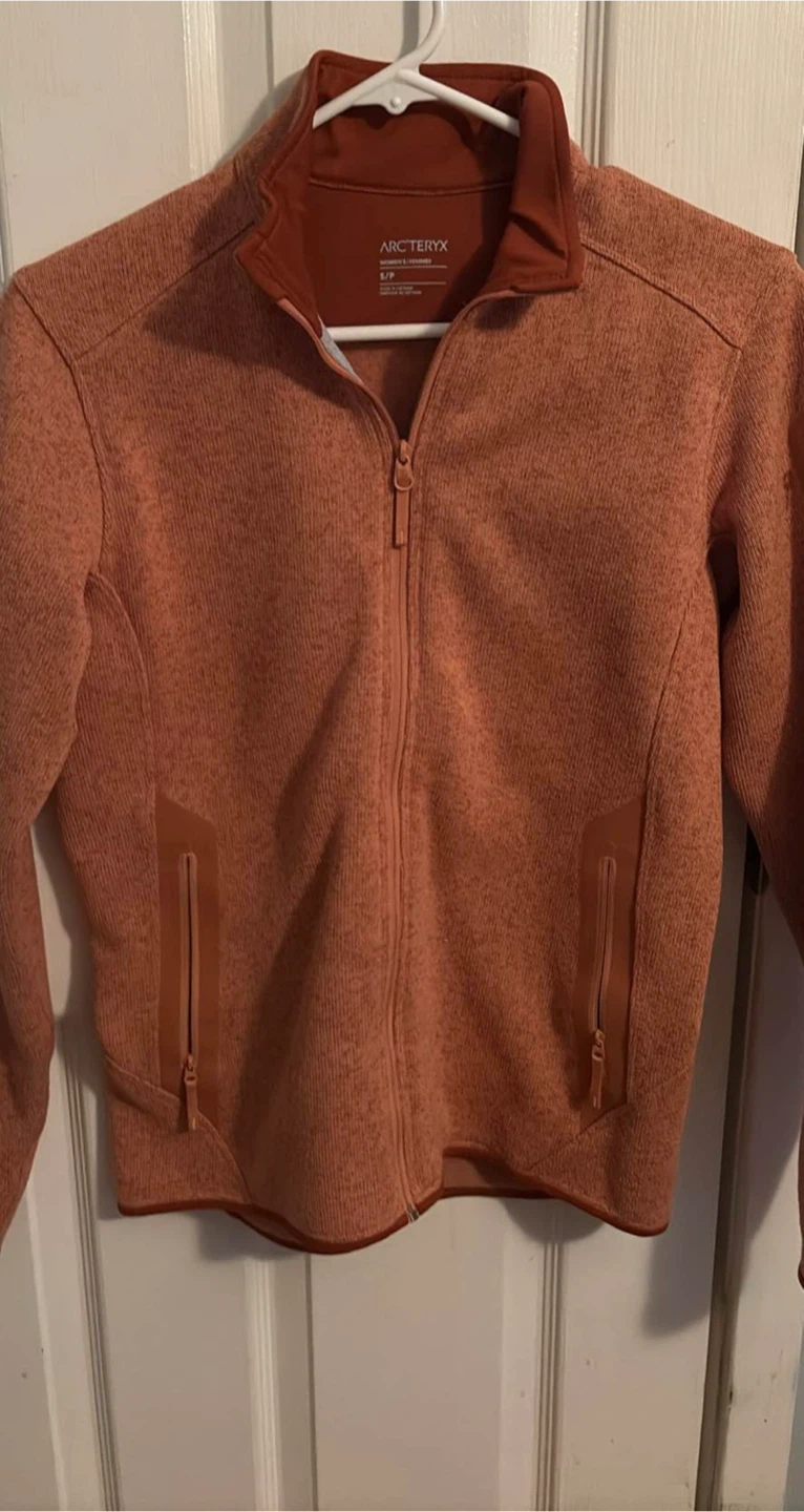 Women Arc’teryx sweater size small orange