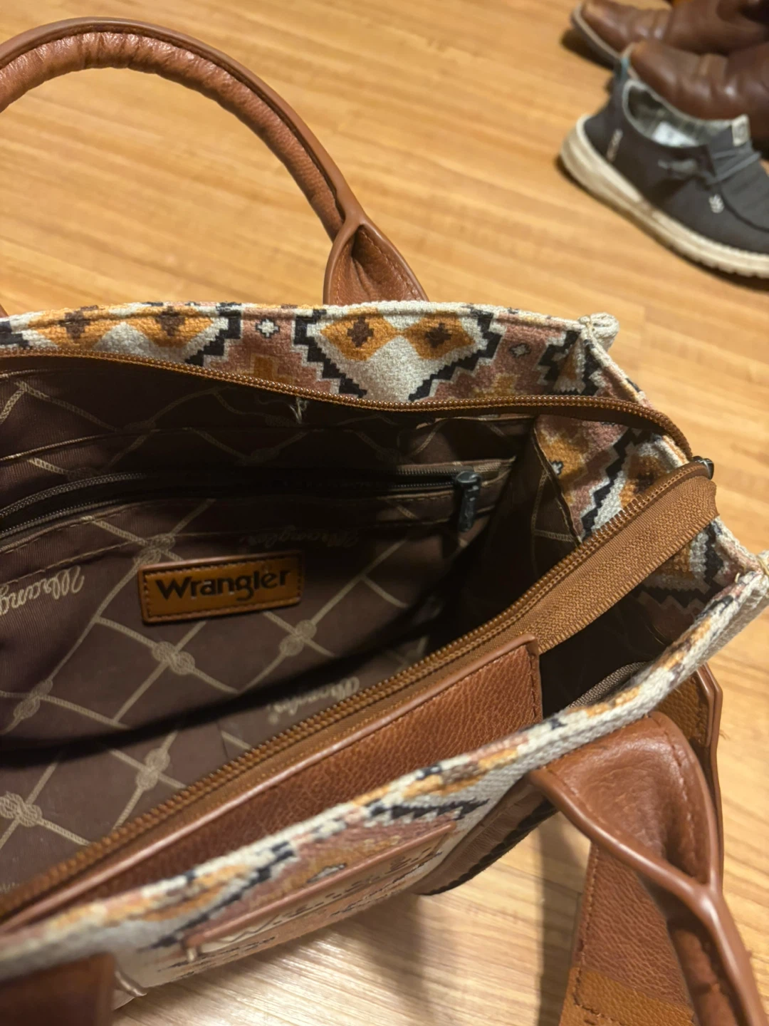 Wrangler Tote Bag with Crossbody Strap - photo 3