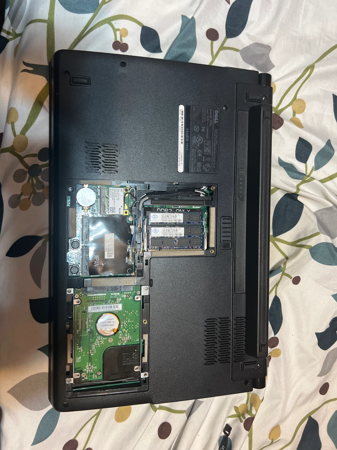 Dell Studio 1555 Laptop - Red read description - photo 3