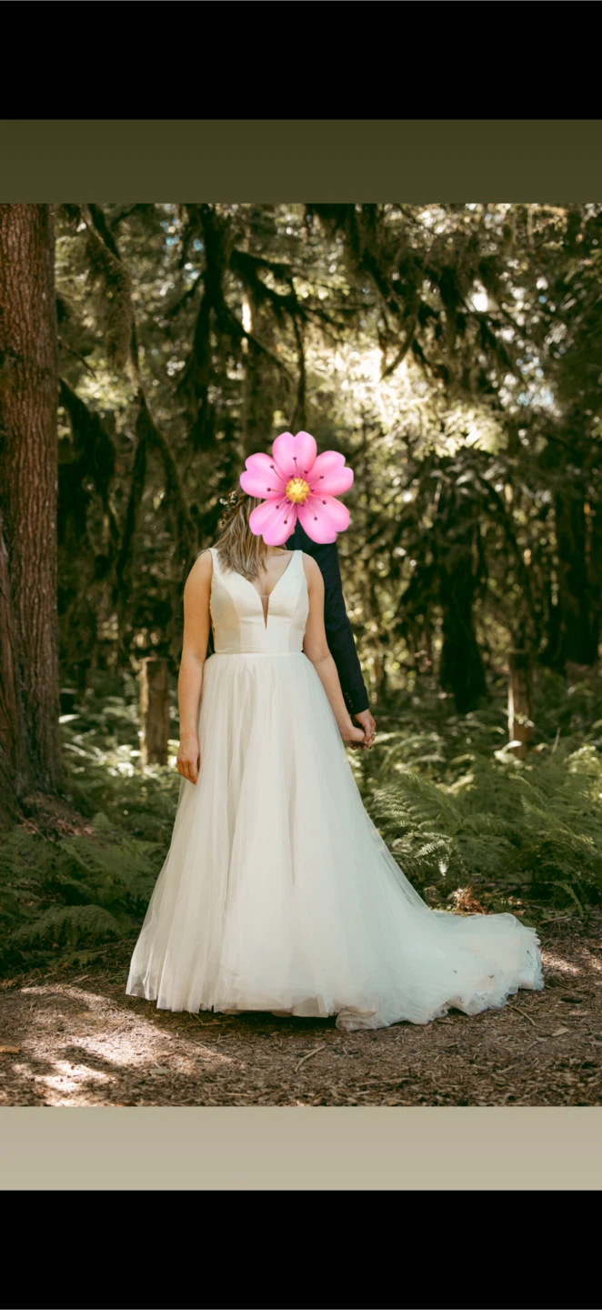 BARGAIN! $450 Beautiful STELLA YORK White Tulle Wedding Dress