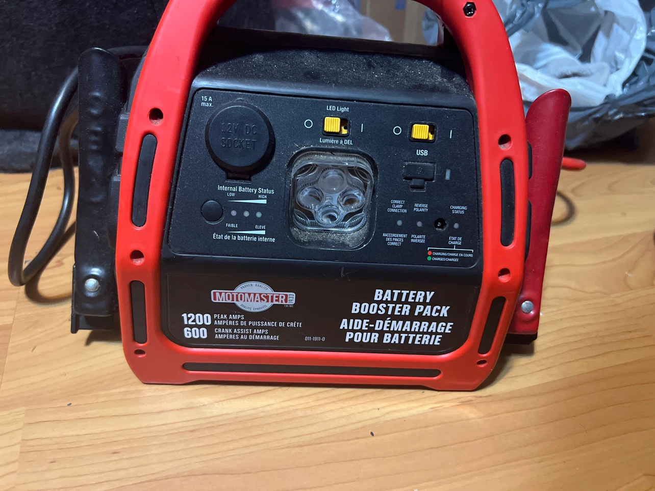 Motomaster 1200 Peak Amp Battery Booster Pack