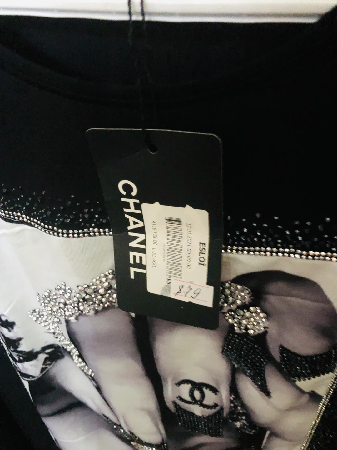 CHANEL Black T-Shirt with Embellished Graphic - photo 4