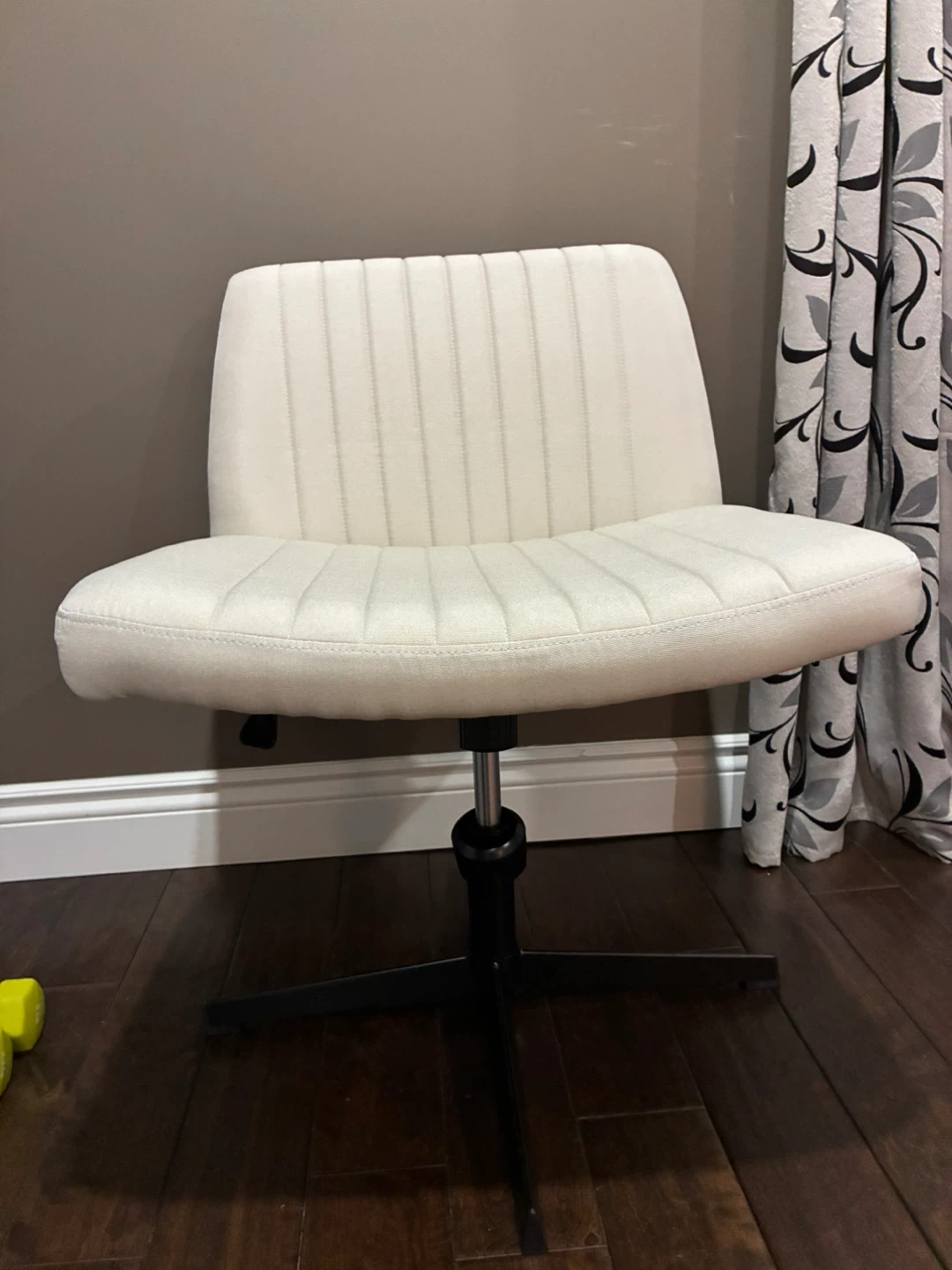 Criss Cross Legged Swivel Desk Chair, No Wheels.