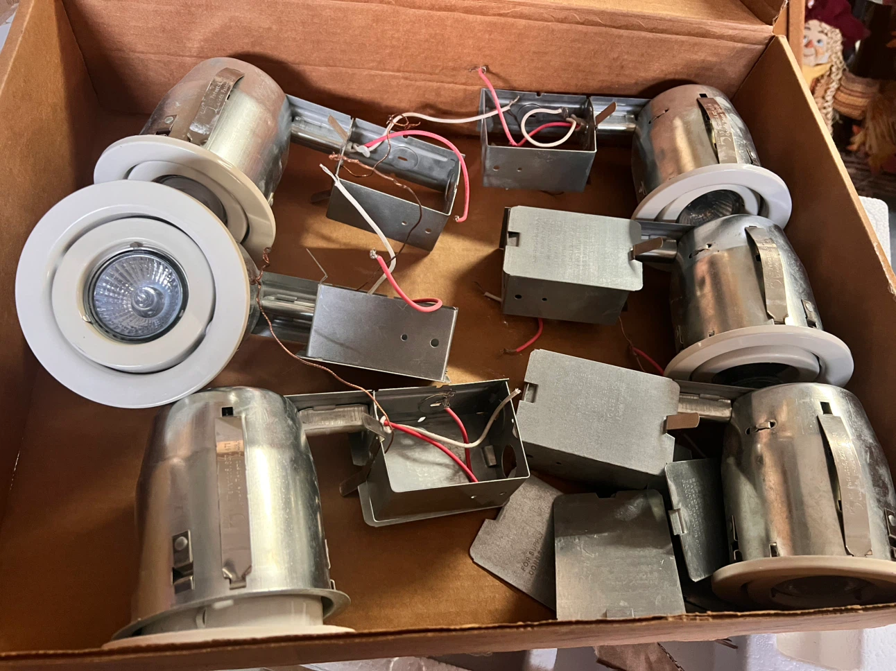 Box of 6 Recessed Lighting Fixtures