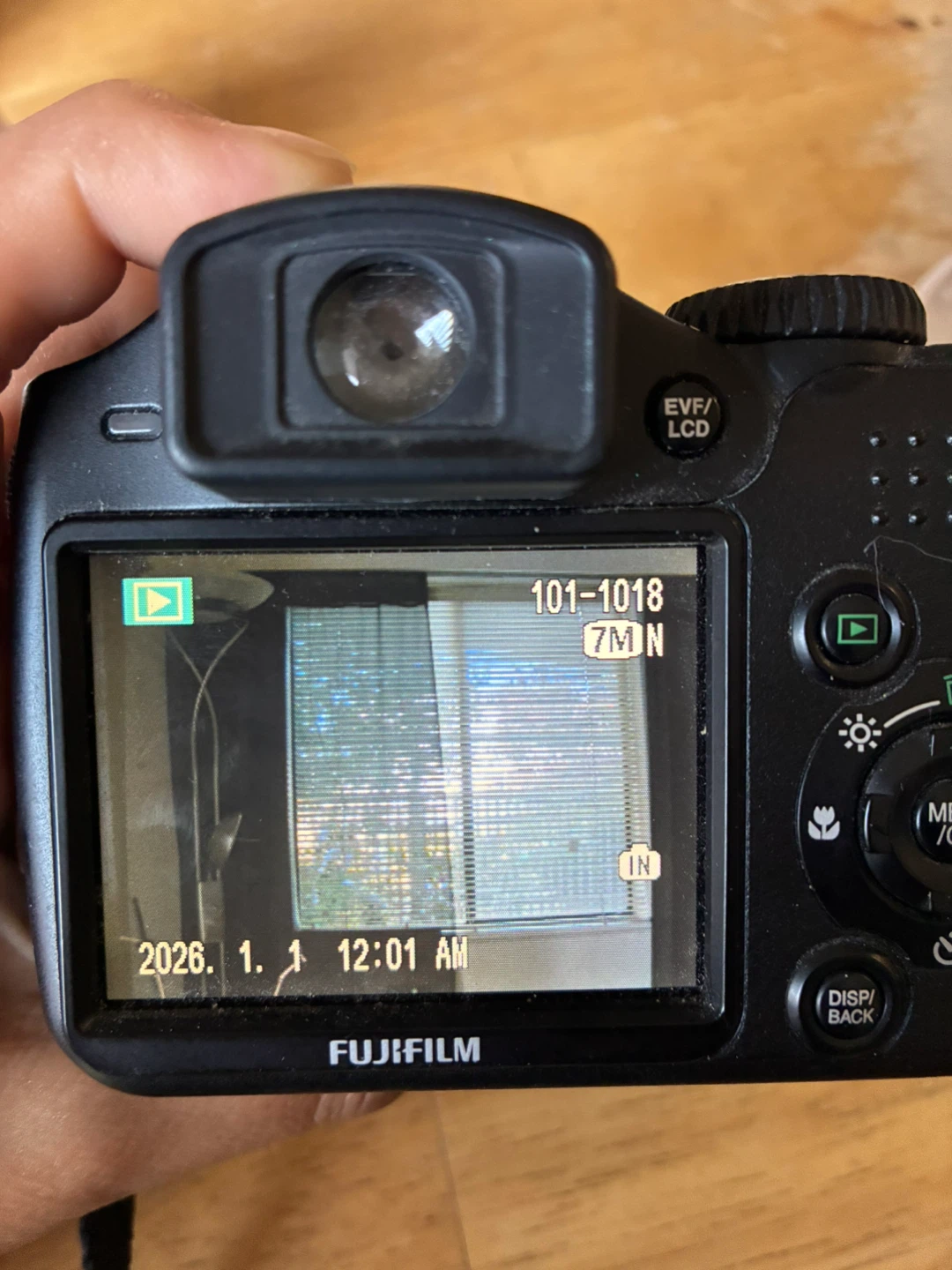 Vintage Fujifilm FinePix S700 Digital Camera - photo 4