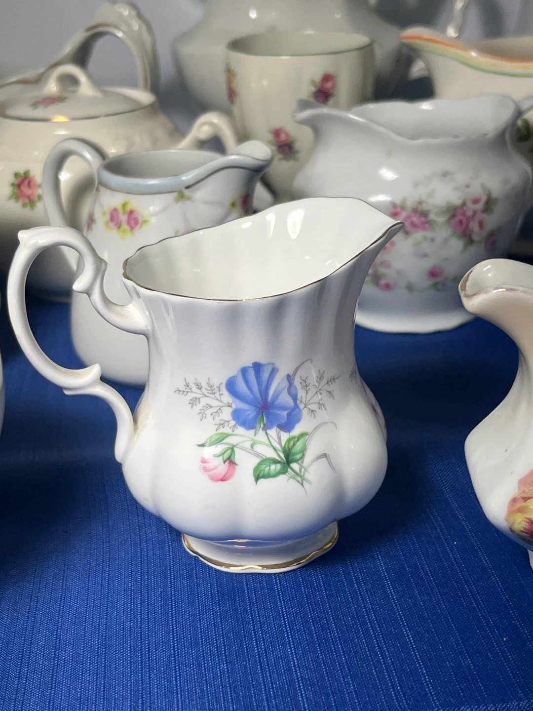 🔥 BLOWOUT! 20+ Pieces Mismatched Floral China & Serving Lot - photo 3