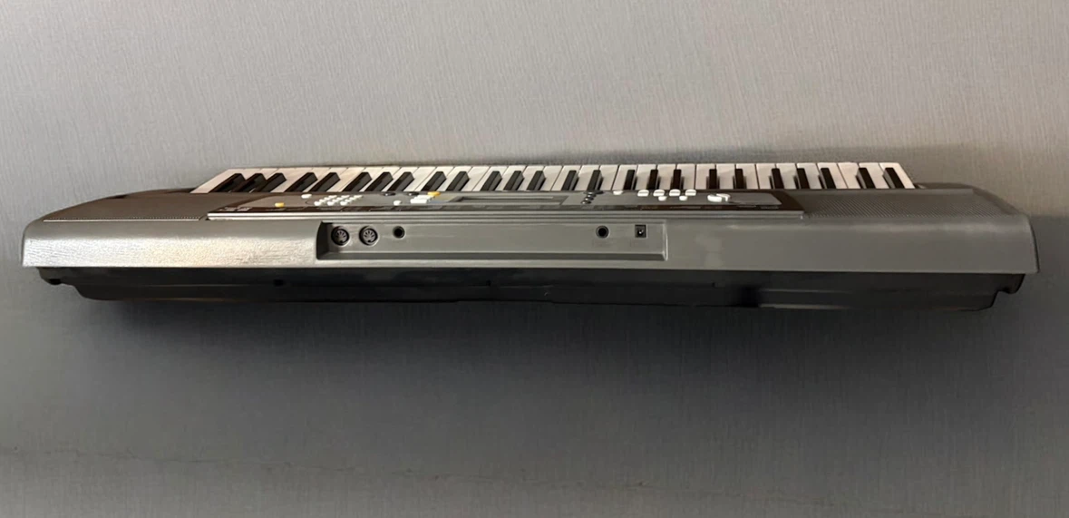 Yamaha EZ-200 Keyboard with Stand - photo 3