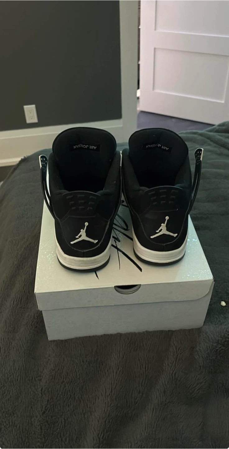 Air Jordan 4 Retro "Black Cat"