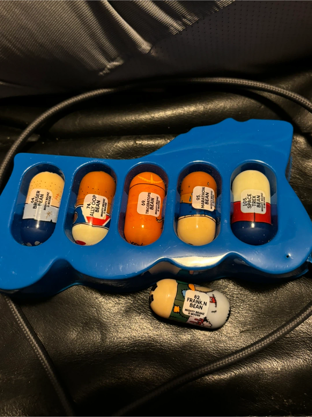 Mighty Beanz Series 2 Lot of 6 with Blue Case - photo 2