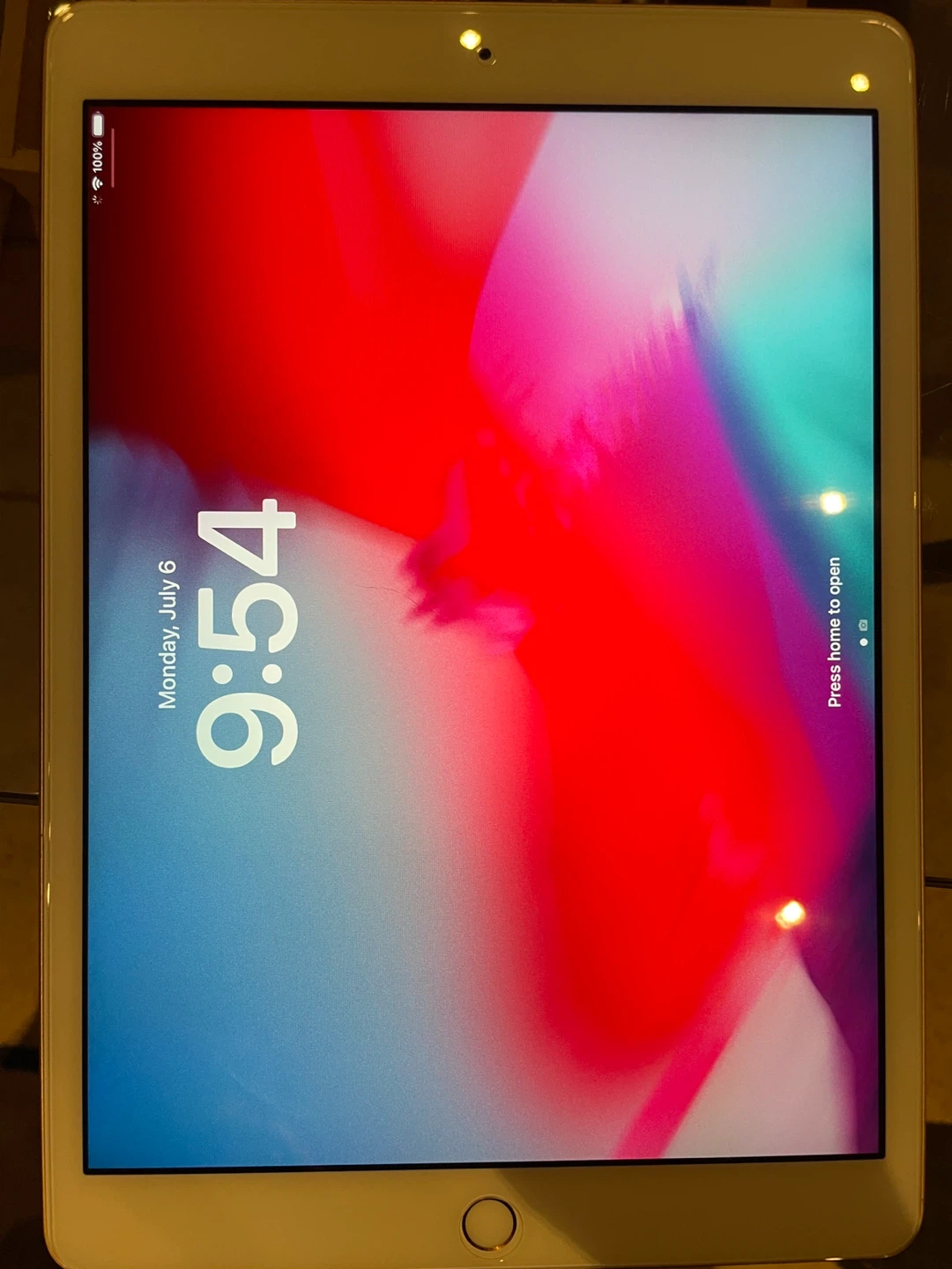iPad 7 - 32G - 80% new (gold color)