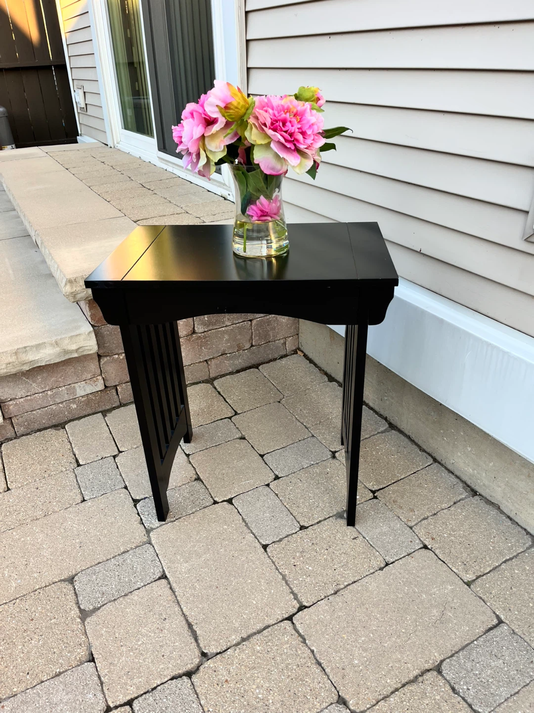 BLACK SIDE TABLE