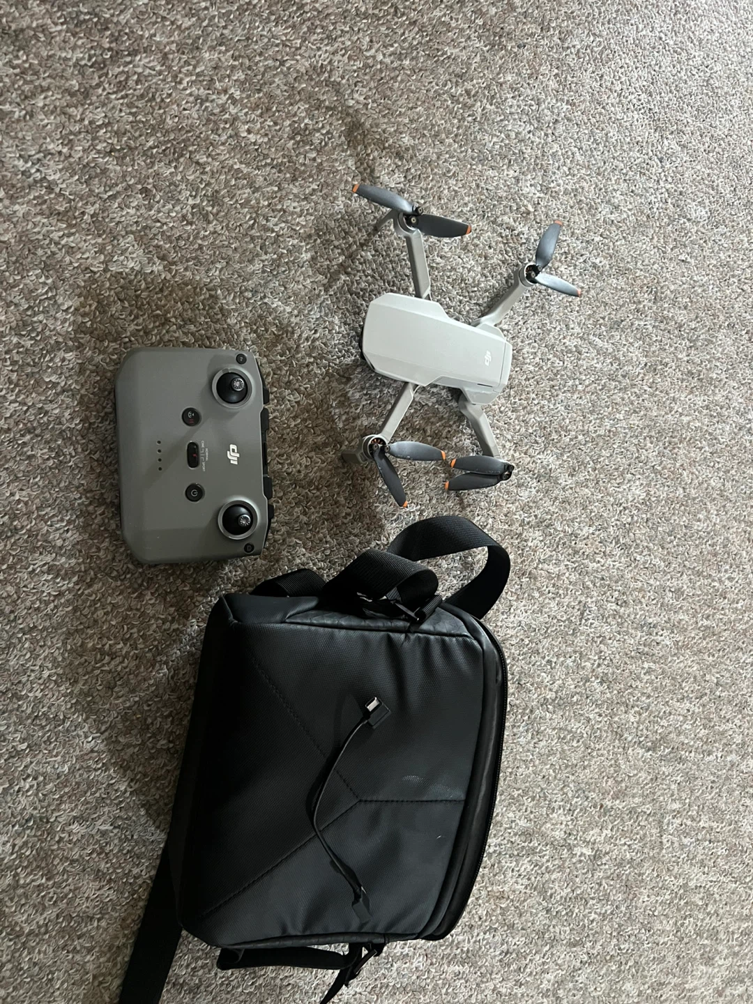 DJI Mini 2 SE Drone with Controller and Bag