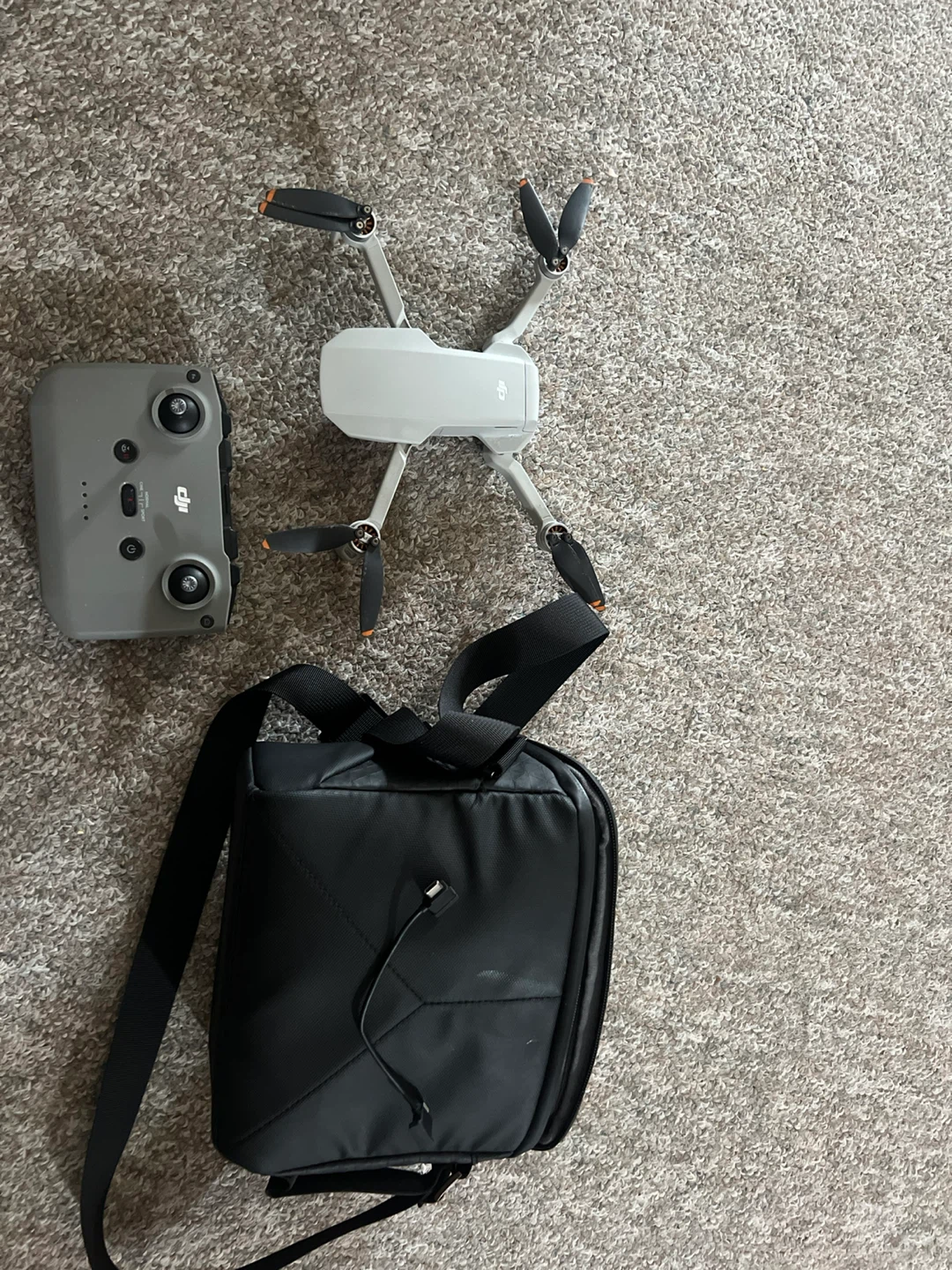DJI Mini 2 SE Drone with Controller and Bag - photo 2