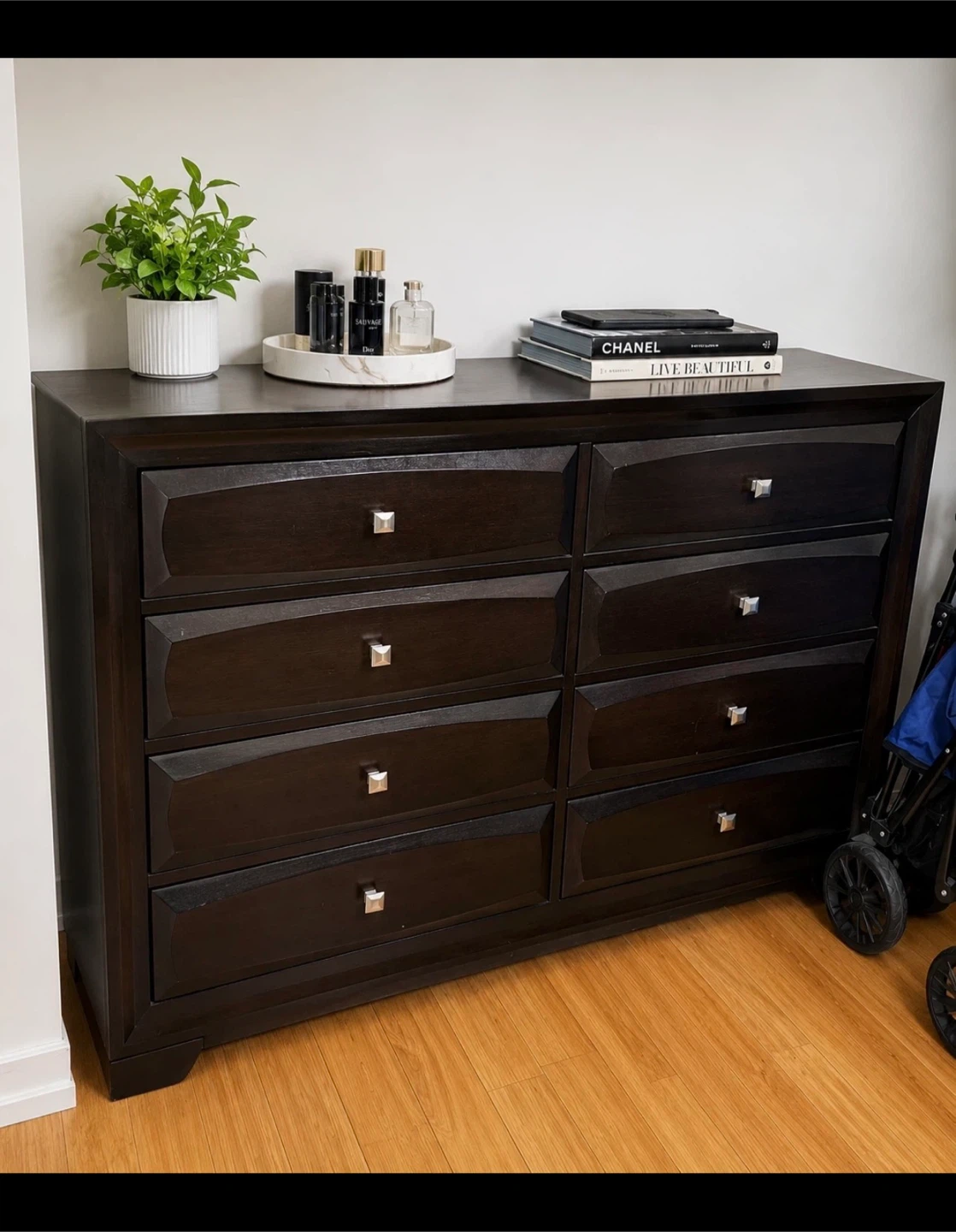 Dresser with 8 Drawers