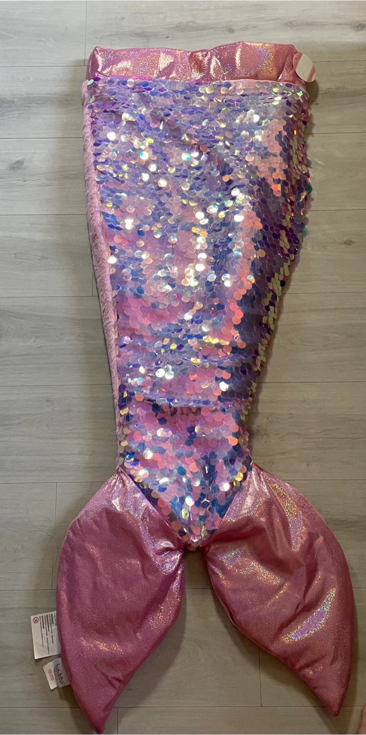 New Mermaid Tail Blanket w Tag Soft & Sparkly Sequins