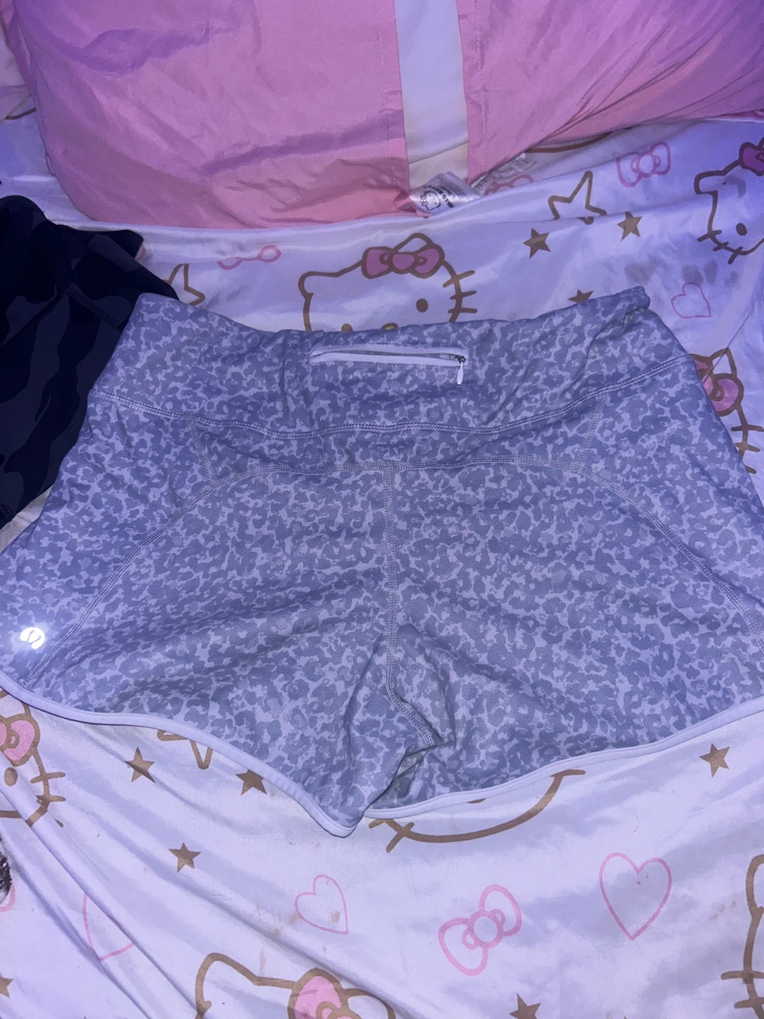 Lululemon grey leopard print running shorts - photo 2