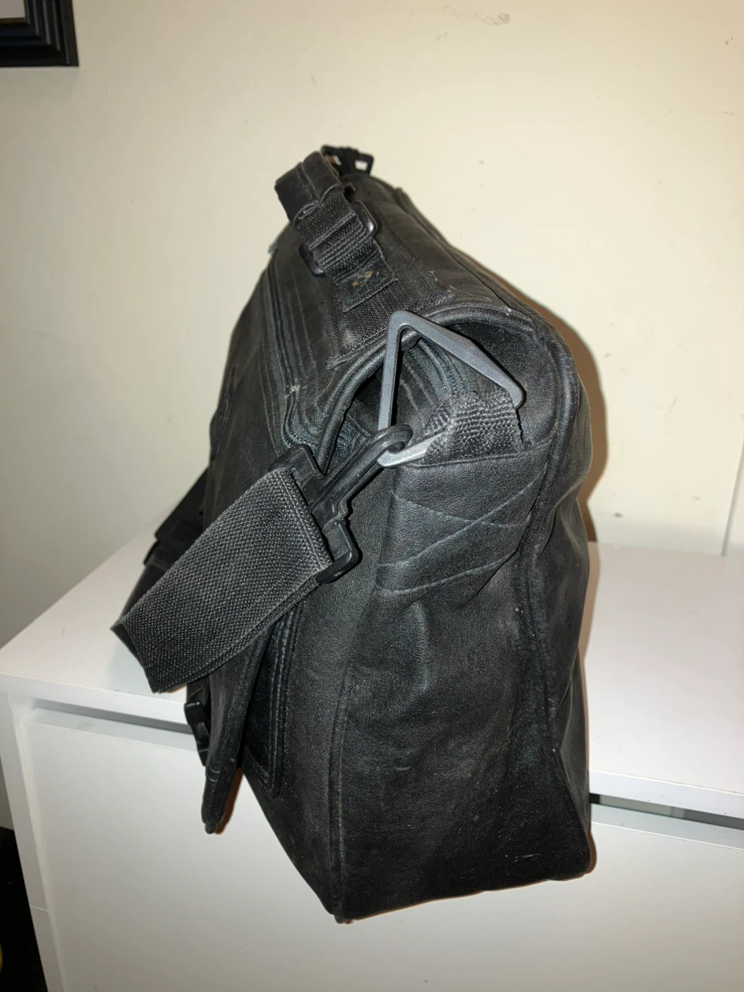Black Leather Messenger Bag - photo 4
