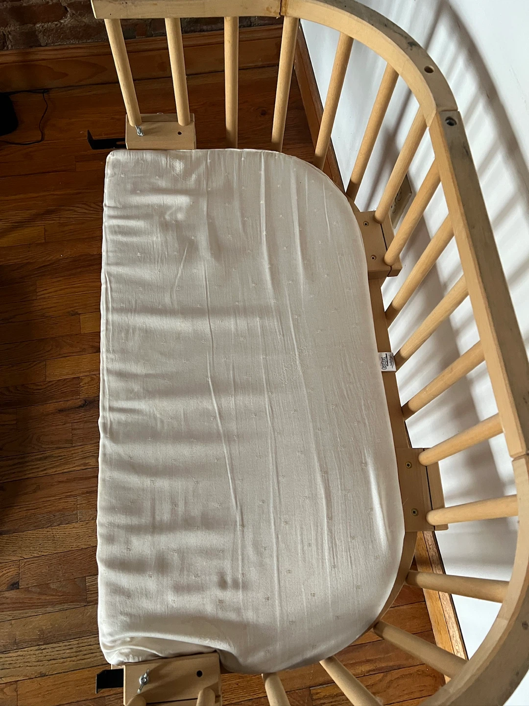 Wooden Baby Crib with Mattress - photo 2