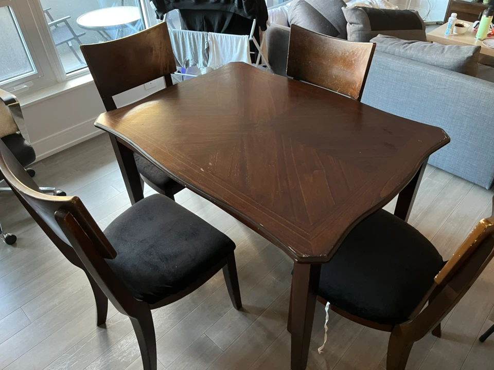 Dining table and 4 chairs