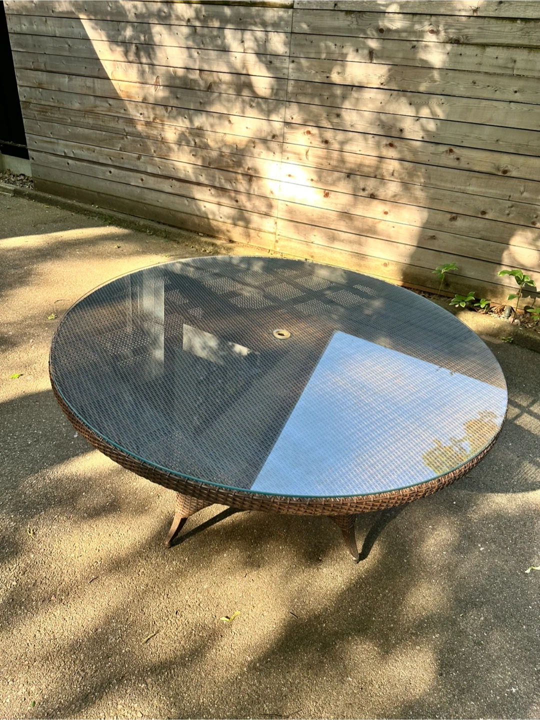 Round Outdoor Wicker Patio Dining Table with Glass Top & Cover - photo 2
