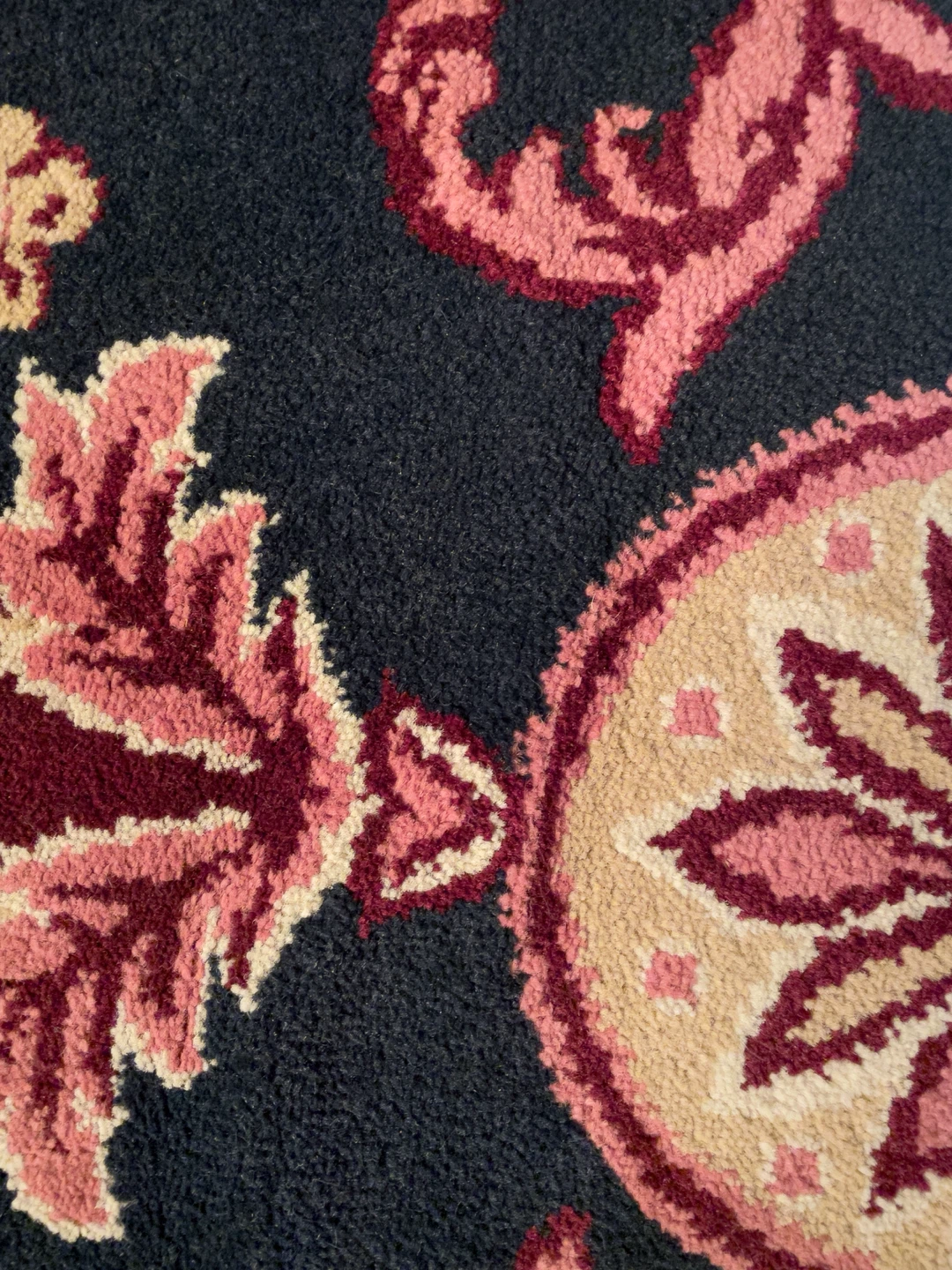 Large Vintage Oriental Weavers Area Rug, 1970’s - photo 5