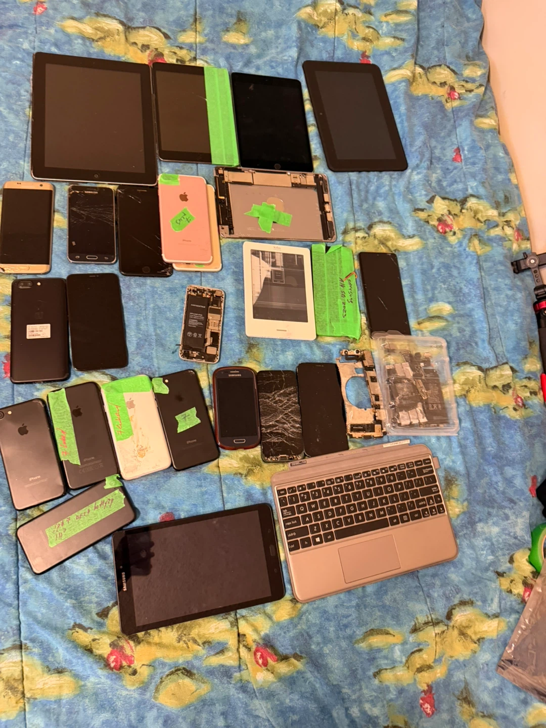 Mixed Lot of Phones & Tablets – Apple, Samsung, ASUS, Kobo - photo 3