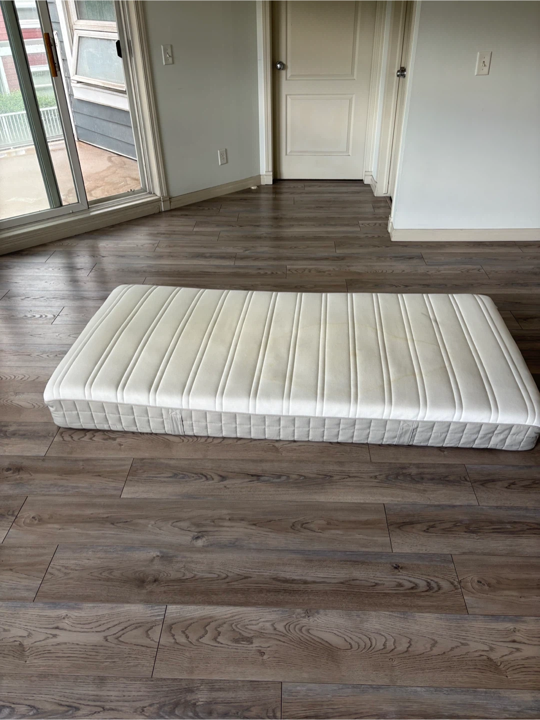 Free Mattress/Needs to be removed for moving - photo 2