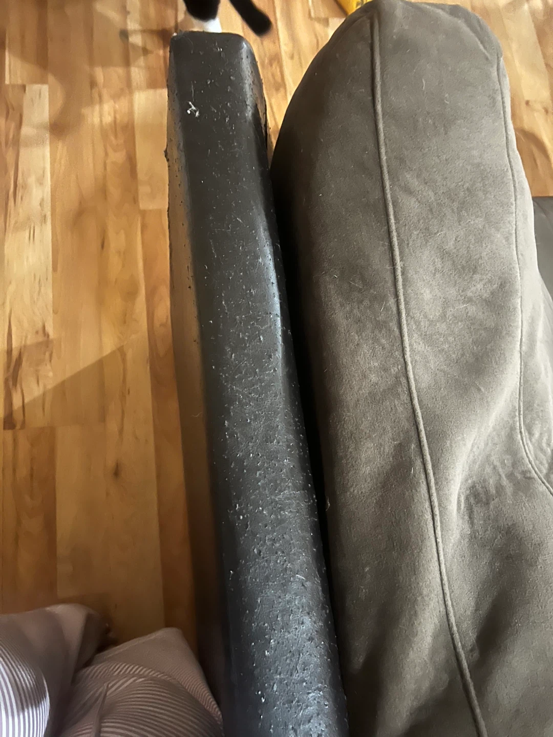 Free couch, delivery available - photo 3