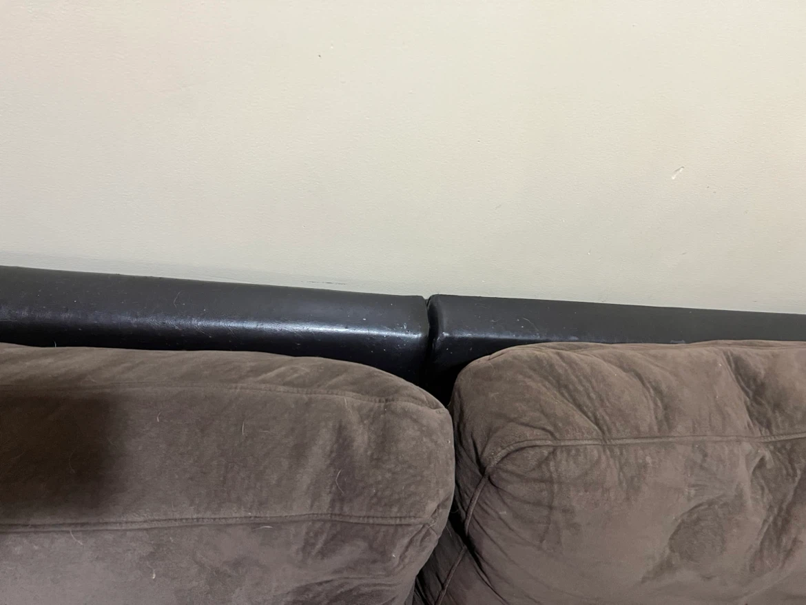 Free couch, delivery available - photo 5